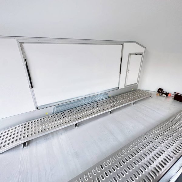 CHEVAL LIBERTE DEBON C1000 ROADSTER 
SCHWARZ | E-WINDE | STANDSCHIENEN