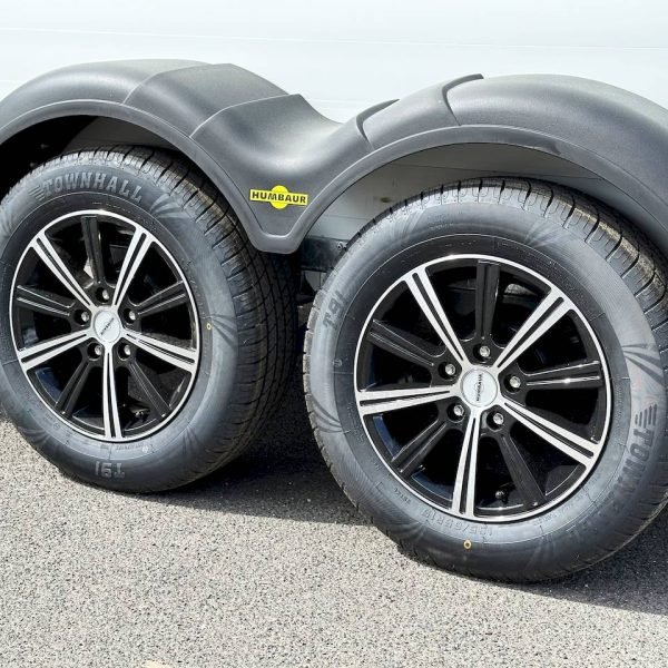 HUMBAUR XANTHOS AERO 2400 | ORANGE 
+SATTELKAMMER +AUSZIEHBAR